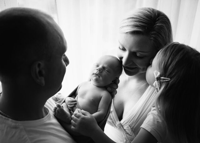 rodinné newborn foto novorozenecké focení miminek přirozeně Markéta Málková fotografka