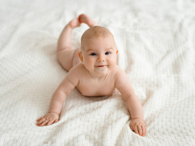 malé miminko na focení miminek v Praze