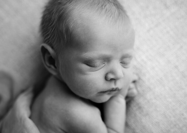 newborn foto novorozenecké focení miminek přirozeně lifestyle doma Markéta Málková fotografka