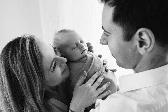 newborn foto novorozenecké focení miminek přirozeně lifestyle doma Markéta Málková fotografka