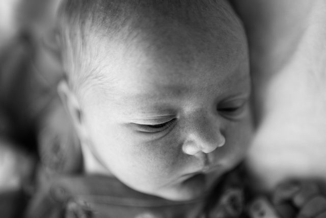 fresh 48 newborn focení v porodnici